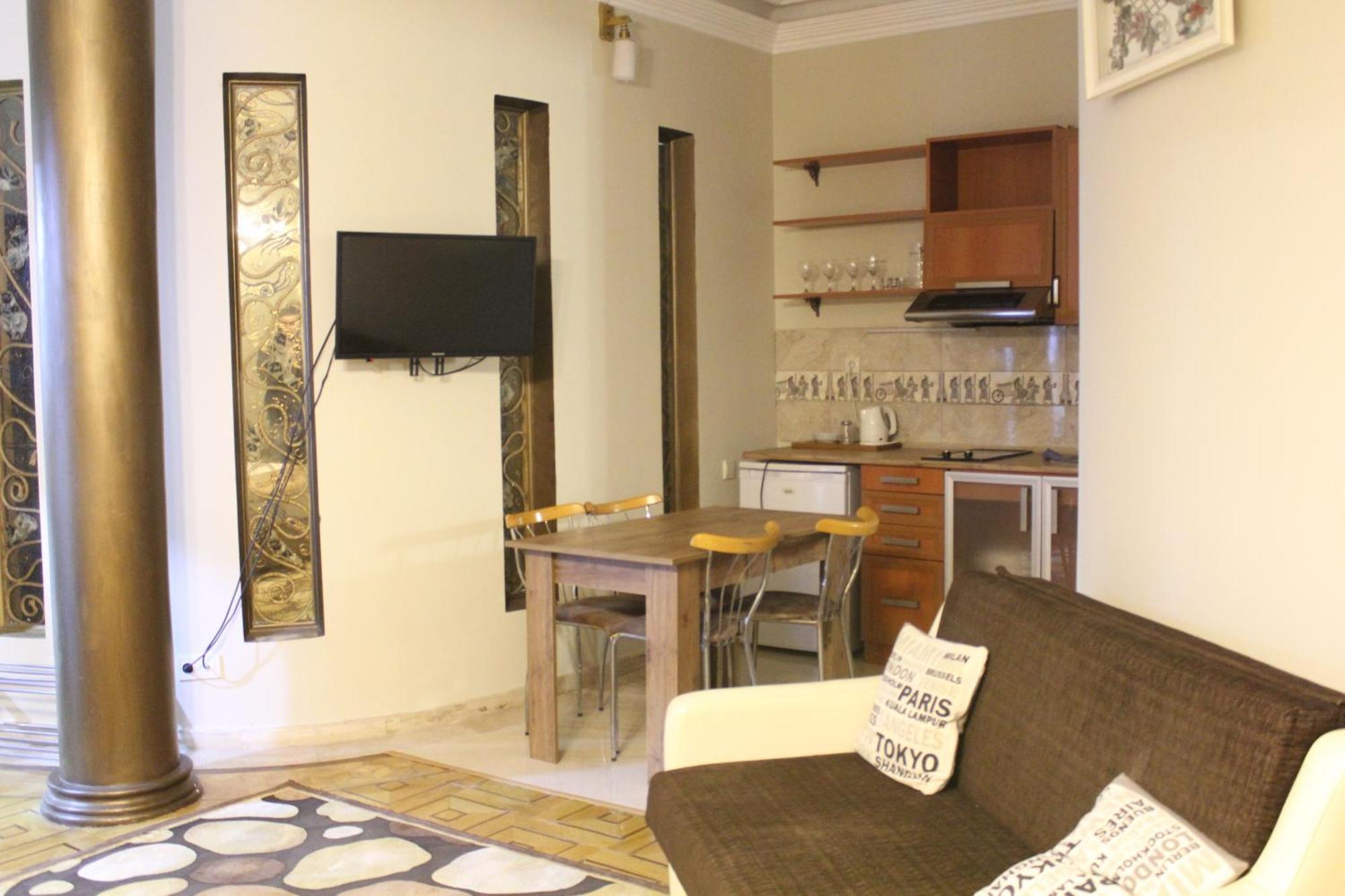 Luxor Gardens Hotel Batumi Phòng bức ảnh