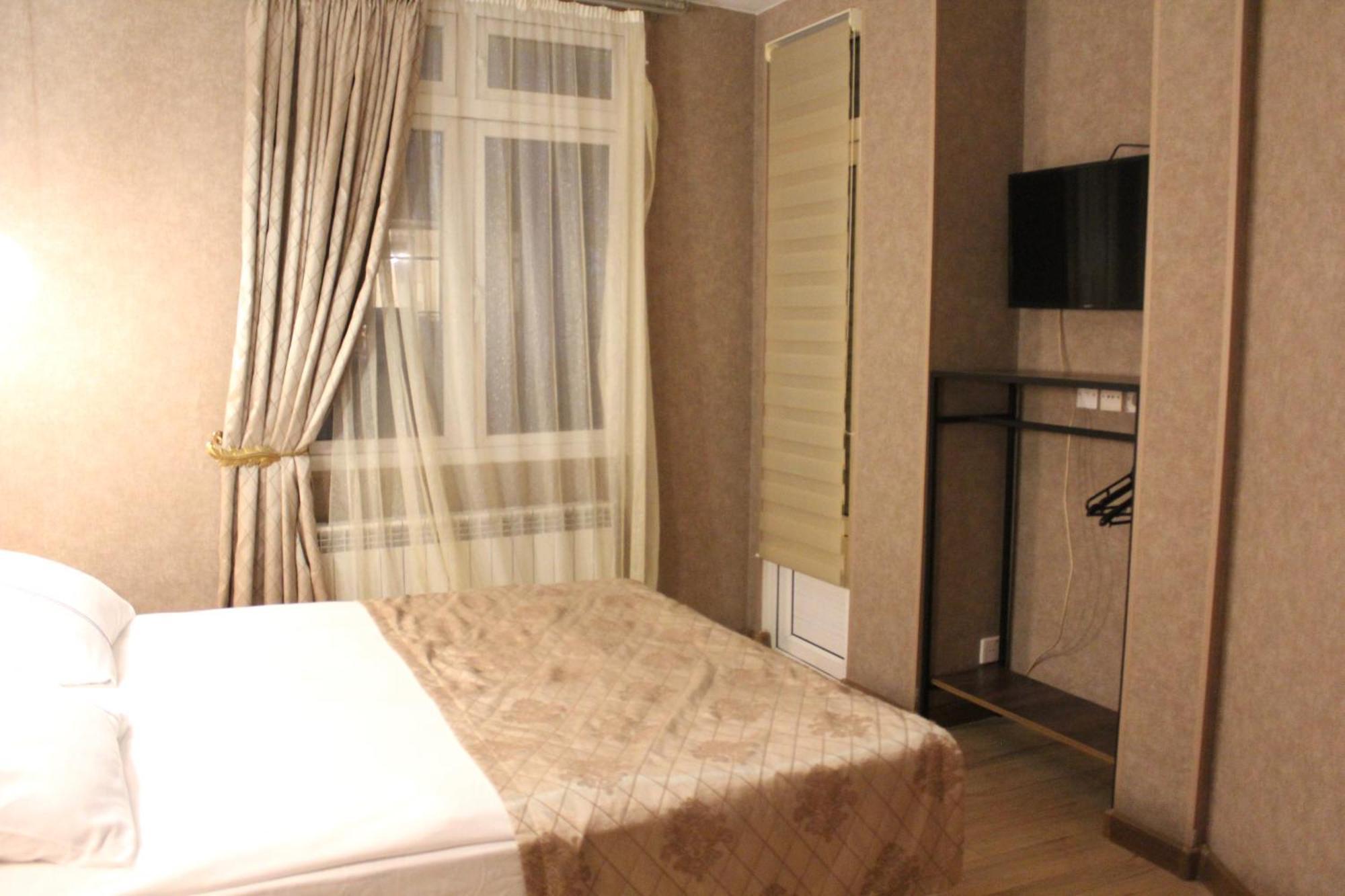 Luxor Gardens Hotel Batumi Phòng bức ảnh
