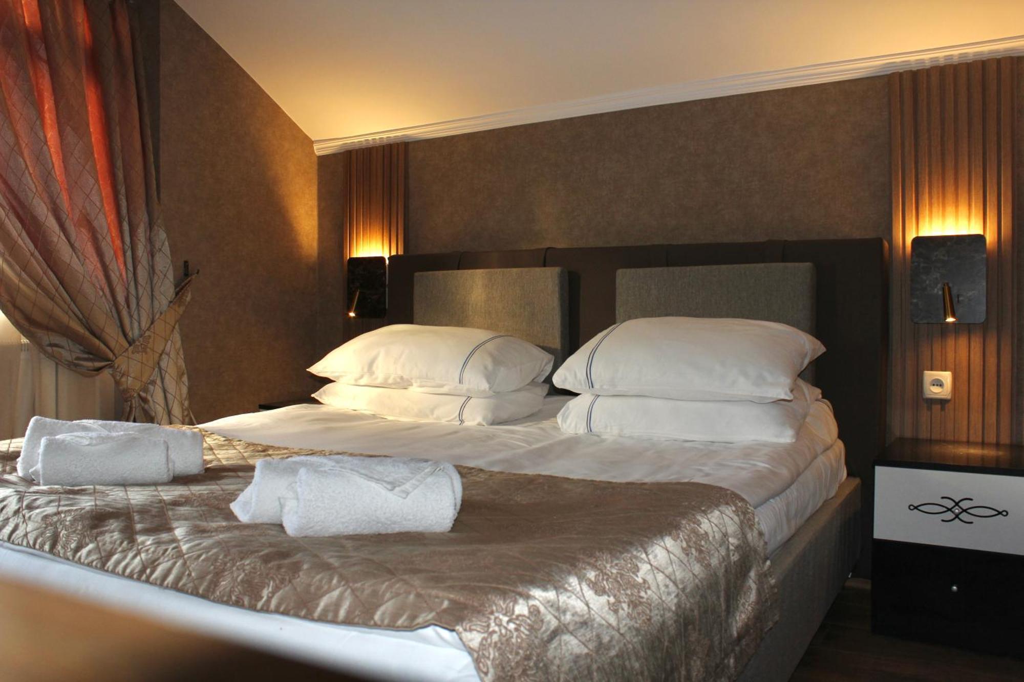Luxor Gardens Hotel Batumi Ngoại thất bức ảnh