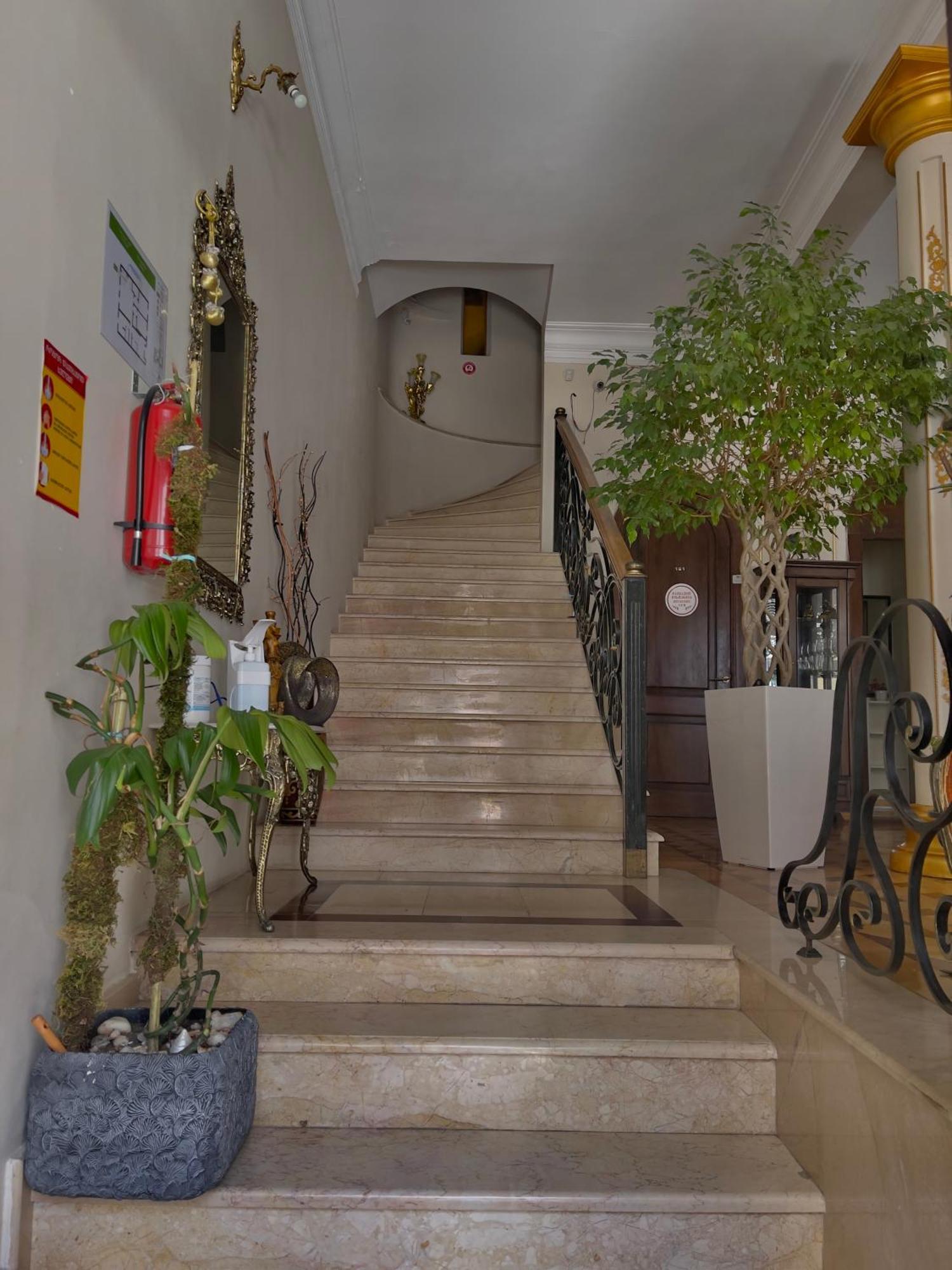 Luxor Gardens Hotel Batumi Ngoại thất bức ảnh